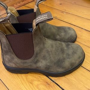 585 Blundstone